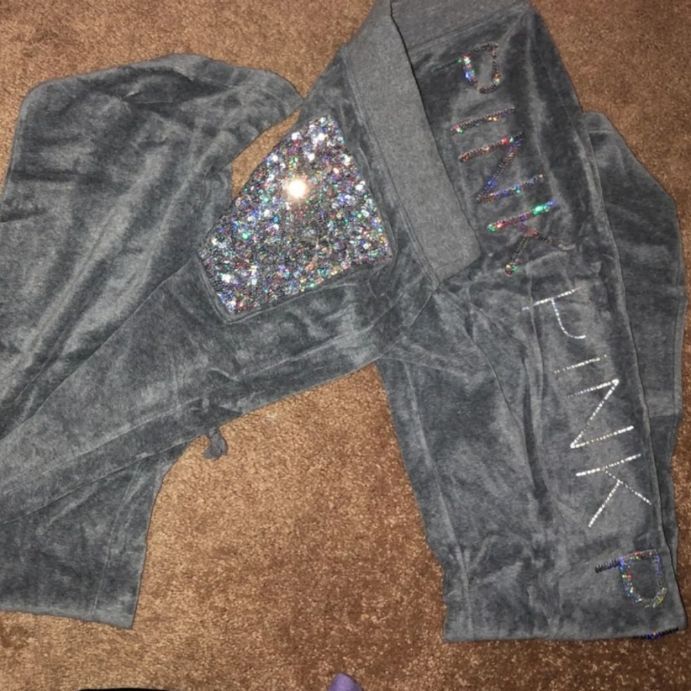 Found!!!! Thanks to a good Posh Friend ♡♡